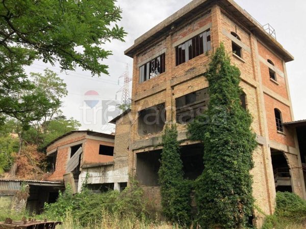 negozio in vendita a Fara in Sabina in zona Passo Corese