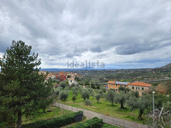 casa indipendente in vendita a Fara in Sabina