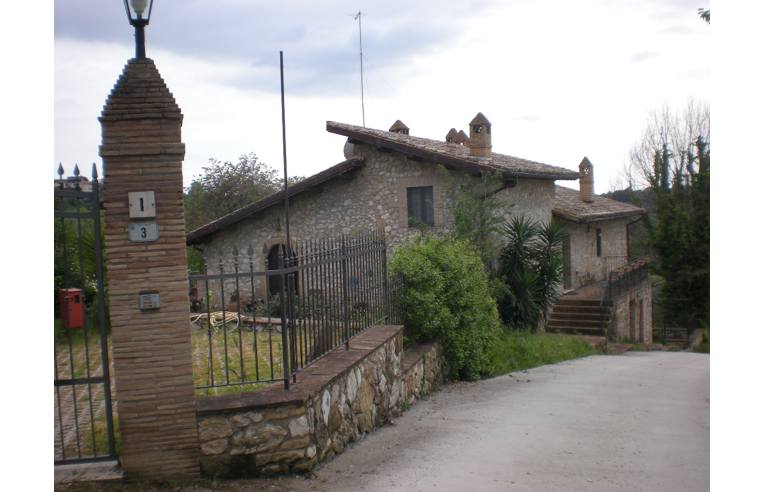 casa indipendente in vendita a Fara in Sabina