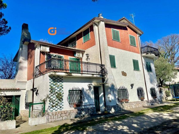 azienda agricola in vendita a Fara in Sabina in zona Passo Corese