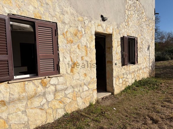 appartamento in vendita a Fara in Sabina in zona Passo Corese