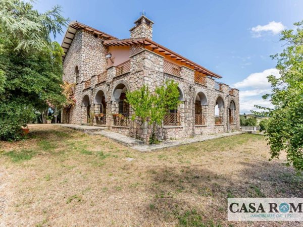 casa indipendente in vendita a Fara in Sabina