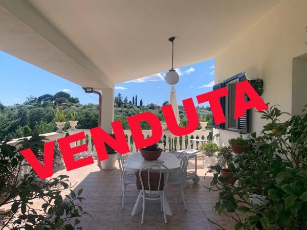 casa indipendente in vendita a Fara in Sabina in zona Passo Corese