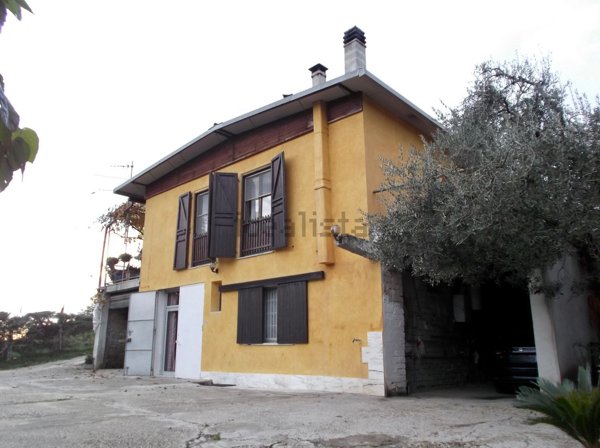 casa indipendente in vendita a Fara in Sabina in zona Passo Corese