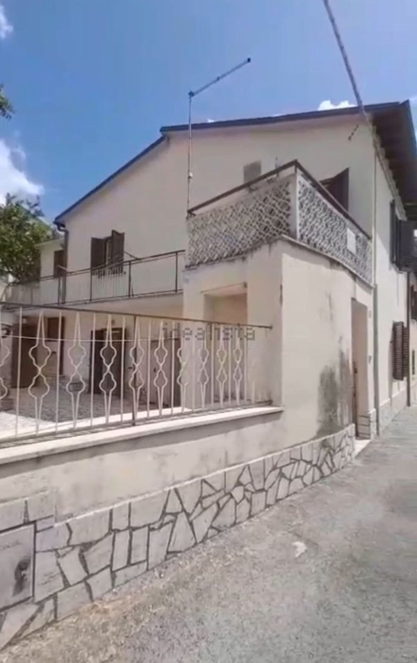 casa semindipendente in vendita a Fara in Sabina