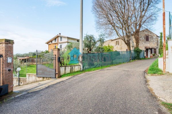 appartamento in vendita a Fara in Sabina in zona Canneto Sabino