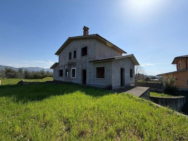 casa indipendente in vendita a Fara in Sabina in zona Passo Corese
