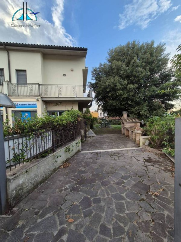 casa indipendente in vendita a Fara in Sabina in zona Passo Corese