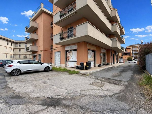 negozio in vendita a Fara in Sabina in zona Passo Corese