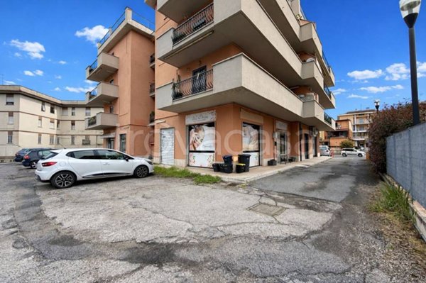 negozio in vendita a Fara in Sabina in zona Passo Corese