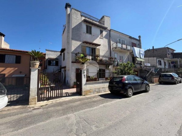 appartamento in vendita a Fara in Sabina in zona Corese Terra