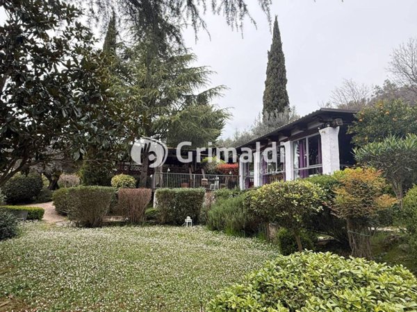 negozio in vendita a Fara in Sabina