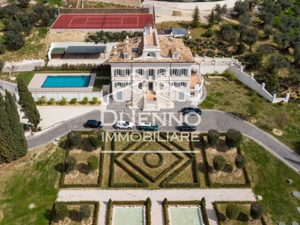 casa indipendente in vendita a Fara in Sabina