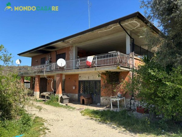 casa indipendente in vendita a Fara in Sabina