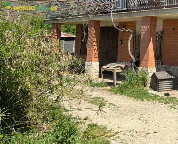 casa indipendente in vendita a Fara in Sabina