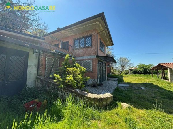 casa indipendente in vendita a Fara in Sabina