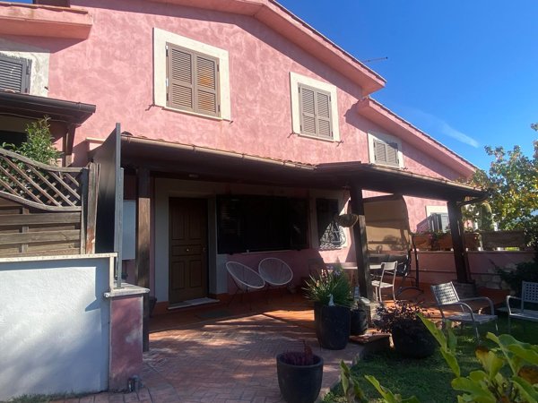 appartamento in vendita a Fara in Sabina in zona Passo Corese