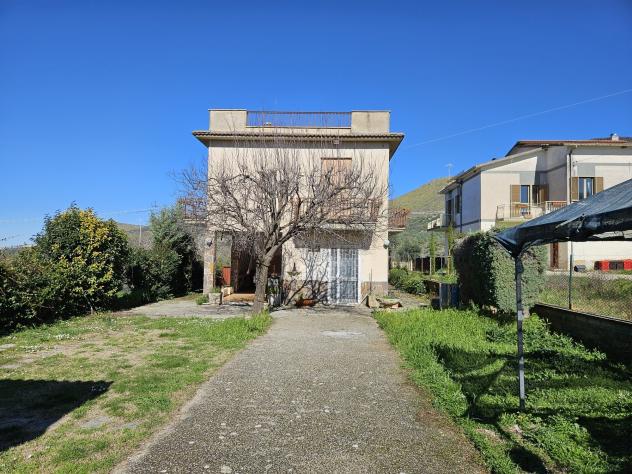 casa indipendente in vendita a Fara in Sabina