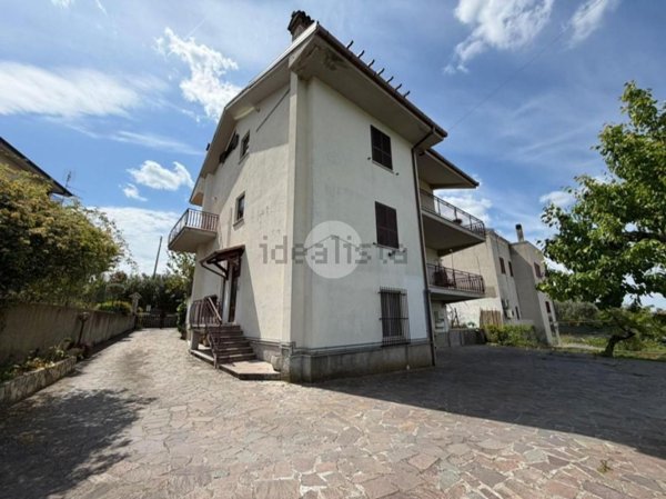appartamento in vendita a Fara in Sabina