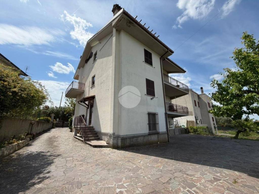 casa indipendente in vendita a Fara in Sabina in zona Passo Corese