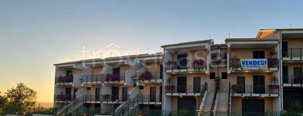 casa indipendente in vendita a Fara in Sabina in zona Primecase