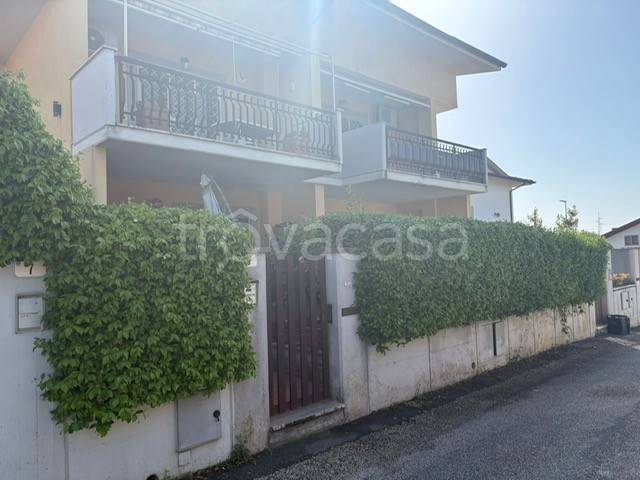 appartamento in vendita a Fara in Sabina in zona Passo Corese