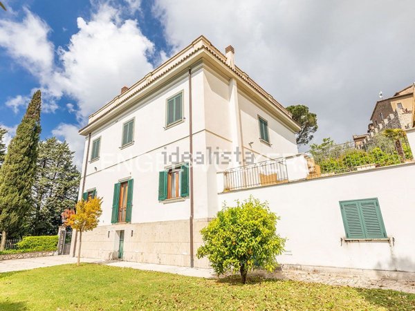 casa indipendente in vendita a Fara in Sabina