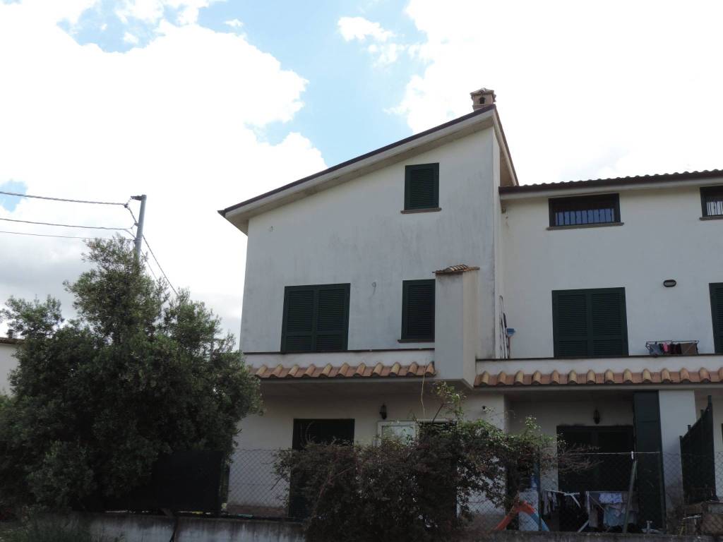 appartamento in vendita a Fara in Sabina in zona Canneto Sabino