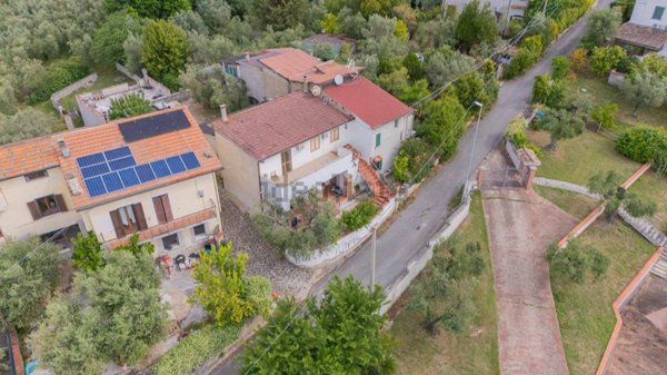 appartamento in vendita a Fara in Sabina in zona Coltodino