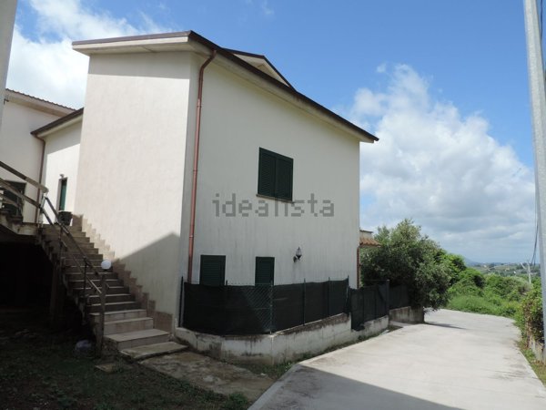 appartamento in vendita a Fara in Sabina in zona Canneto Sabino
