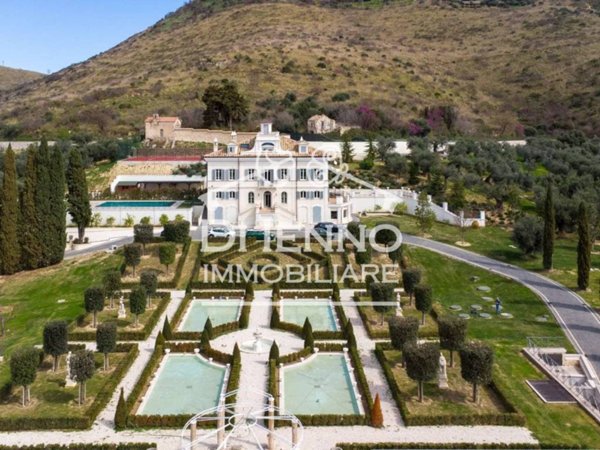 casa indipendente in vendita a Fara in Sabina