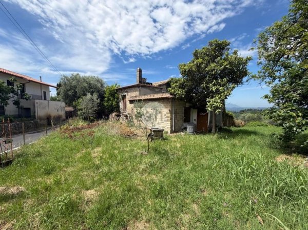 casa indipendente in vendita a Fara in Sabina in zona Primecase