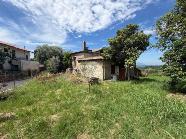 casa indipendente in vendita a Fara in Sabina in zona Primecase