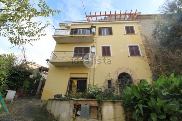 appartamento in vendita a Fara in Sabina in zona Corese Terra