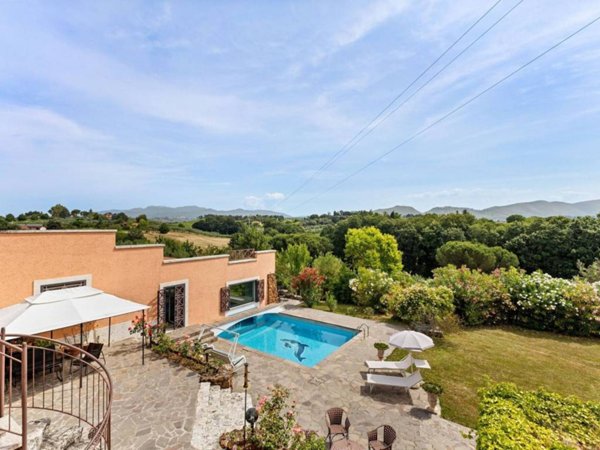 villa in vendita a Fara in Sabina