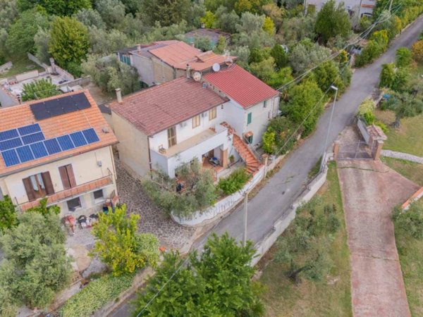 appartamento in vendita a Fara in Sabina in zona Coltodino