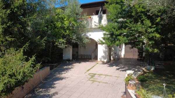 casa indipendente in vendita a Fara in Sabina