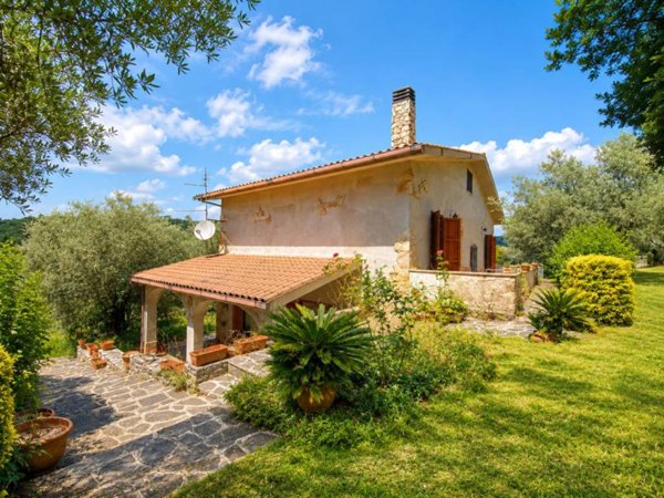 casa indipendente in vendita a Fara in Sabina in zona Primecase