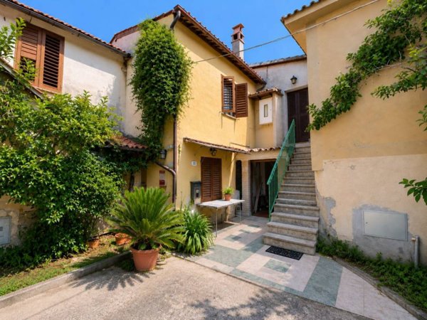 casa indipendente in vendita a Fara in Sabina in zona Canneto Sabino