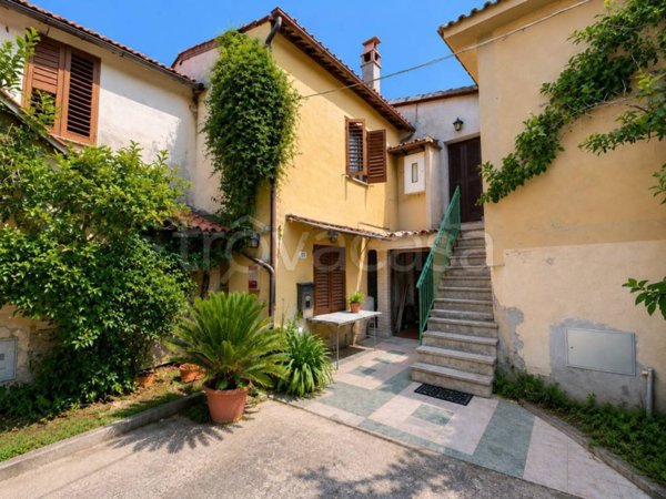 casa indipendente in vendita a Fara in Sabina in zona Canneto Sabino