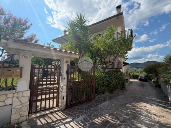 appartamento in vendita a Fara in Sabina in zona Canneto Sabino