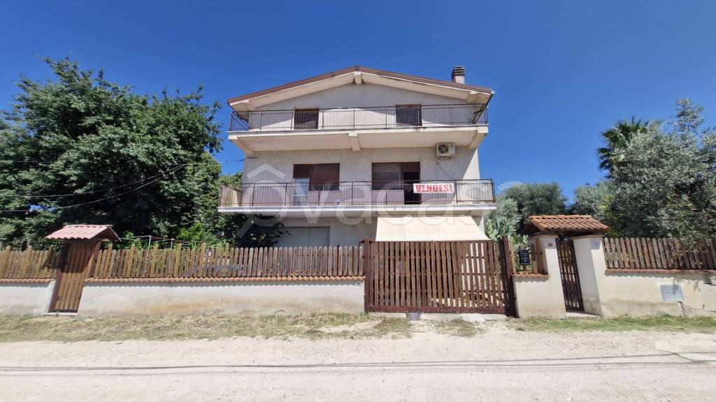 casa indipendente in vendita a Fara in Sabina