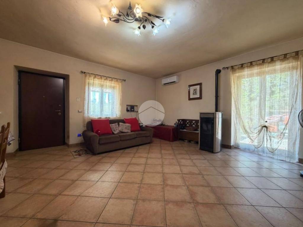 casa indipendente in vendita a Fara in Sabina