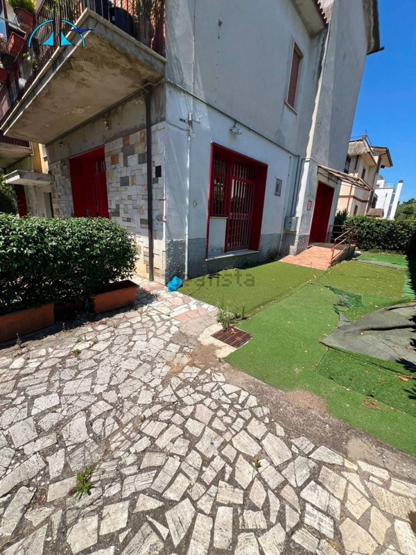 casa semindipendente in vendita a Fara in Sabina in zona Passo Corese