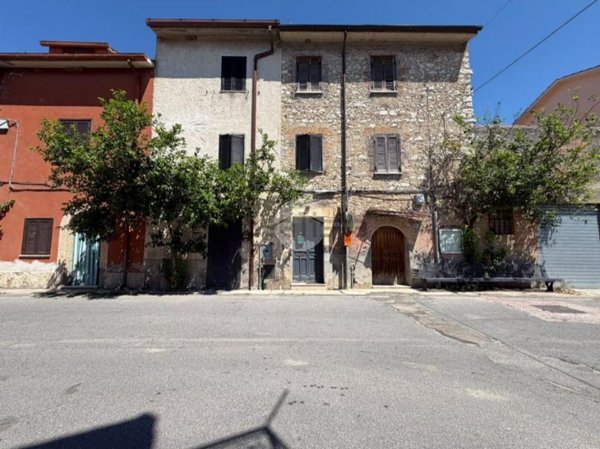 appartamento in vendita a Fara in Sabina in zona Canneto Sabino