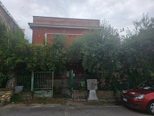 casa indipendente in vendita a Fara in Sabina in zona Canneto Sabino