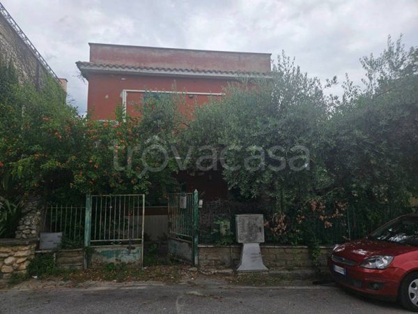 casa indipendente in vendita a Fara in Sabina in zona Canneto Sabino