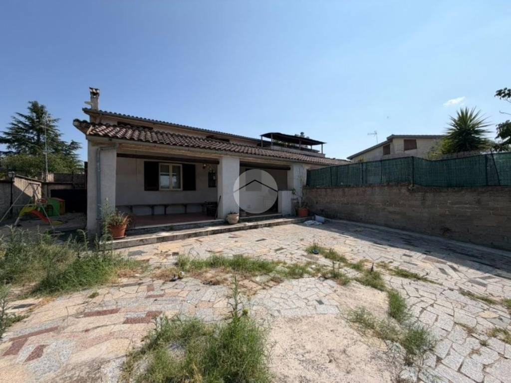 casa indipendente in vendita a Fara in Sabina