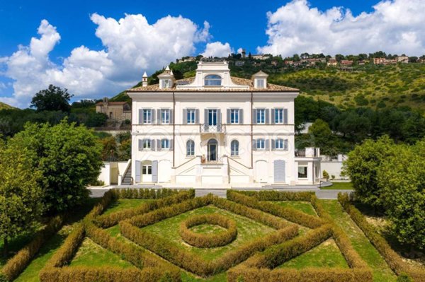 villa in vendita a Fara in Sabina in zona Coltodino