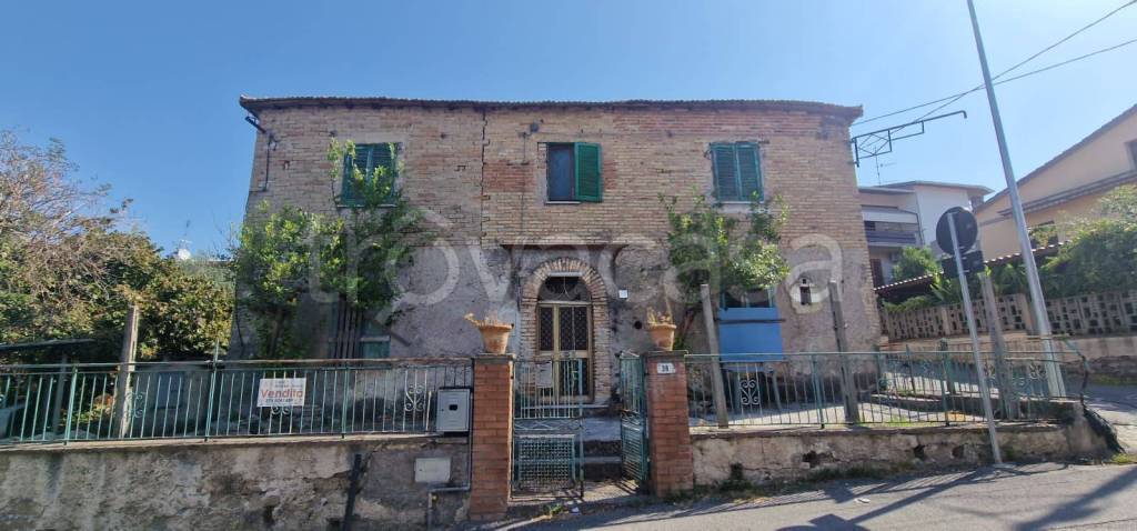 casa indipendente in vendita a Fara in Sabina in zona Talocci